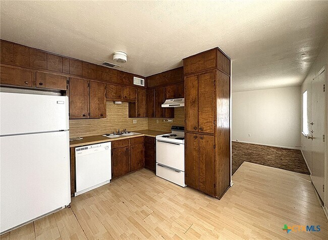 Primary Photo - 702 N 1st St