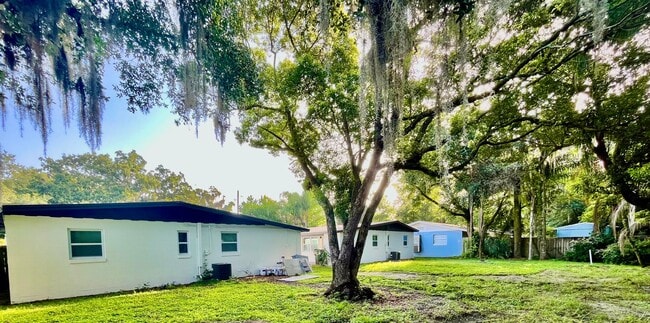 Building Photo - 126-132 E Harding St