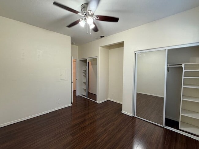 Building Photo - 2 bed 1.5 bath in Dakota Community in Wago...