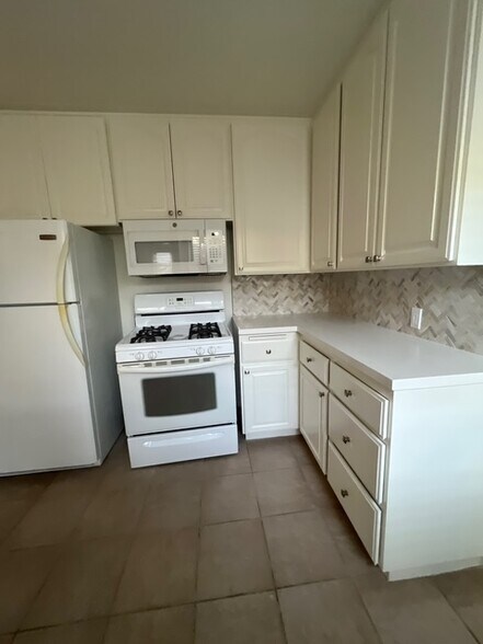 Building Photo - 4164 Madison Ave