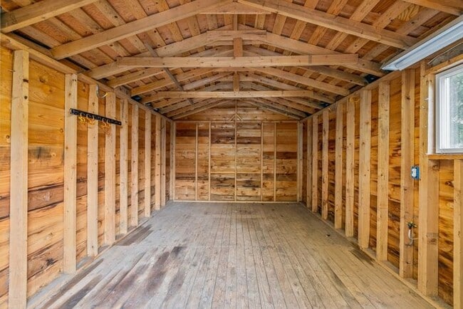 Building Photo - Elegant Air-Conditioned Newly Remodeled Matthews Beach Rambler