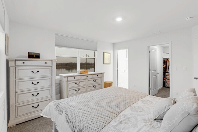 Building Photo - 1200 Lakepointe Dr