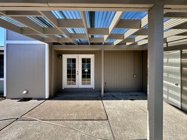 Building Photo - Newly Renovated Single-Family Home in Gresham! 3 Bed/1 Bath w/ Double Car Garage!