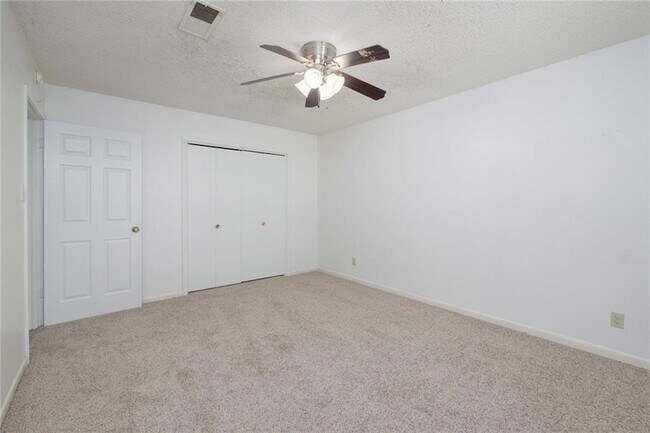 Building Photo - 2102 Ann Arbor Ave