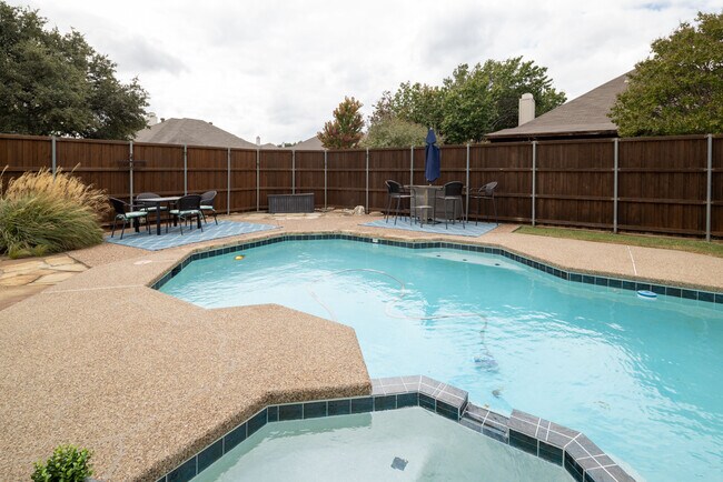 Building Photo - 3410 Los Alamos Ln