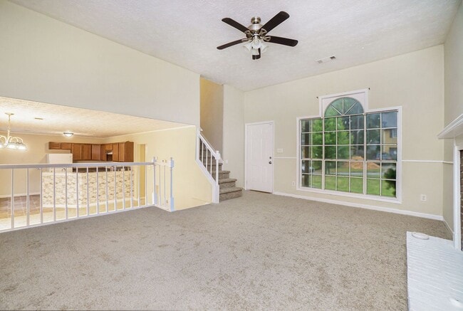 Building Photo - 3 Bedroom 2 Bath in Stone Mountain