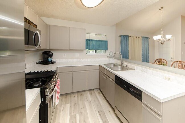 Building Photo - 2112 Waterway Bend