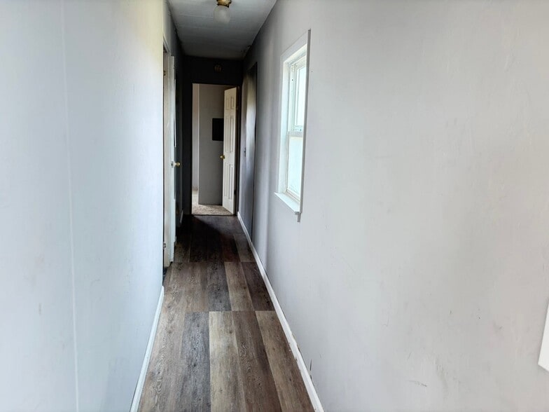 Building Photo - 4780 Murr Rd