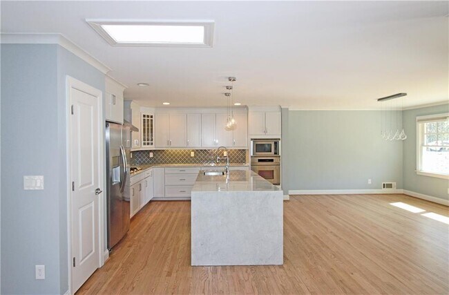 Building Photo - 1131 Milmar Dr NW