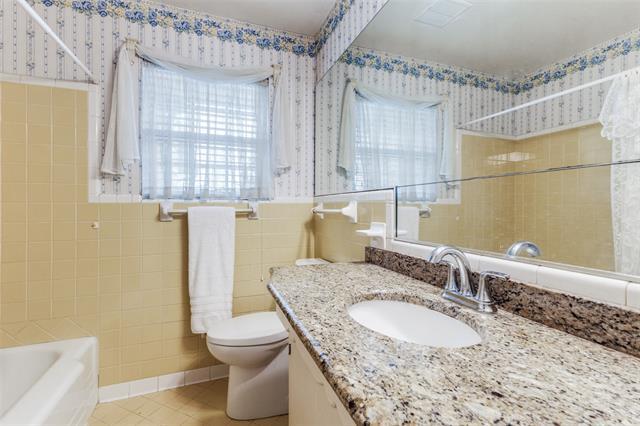 Building Photo - 9210 Larchwood Dr