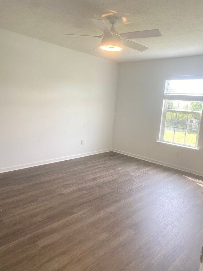 Building Photo - Walkers Woods - 3 Bed / 2 Bath Single Family Home for Rent