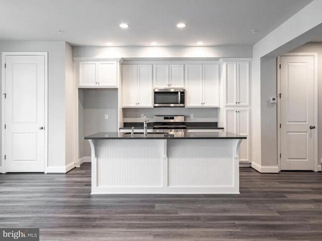 Building Photo - 3116 Detweiler Ln