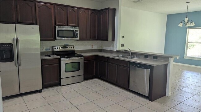 Building Photo - 1827 Great Falls Way