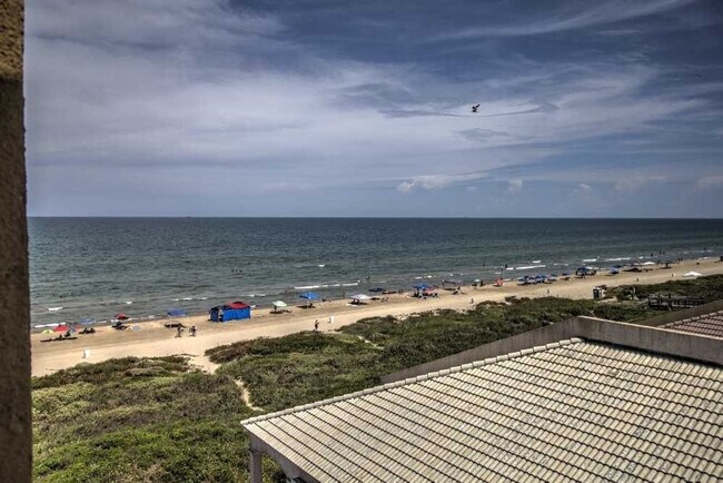 Building Photo - 5605 Gulf Blvd