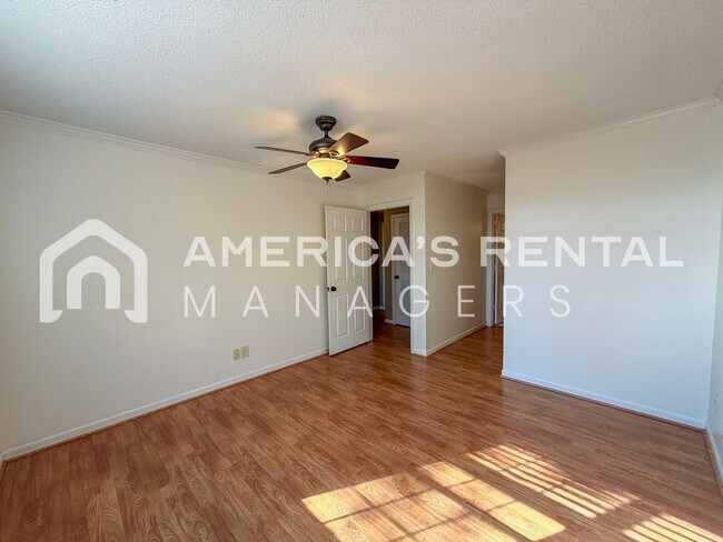 Building Photo - Inverness Area Living: Utilities Included plus Pool Access