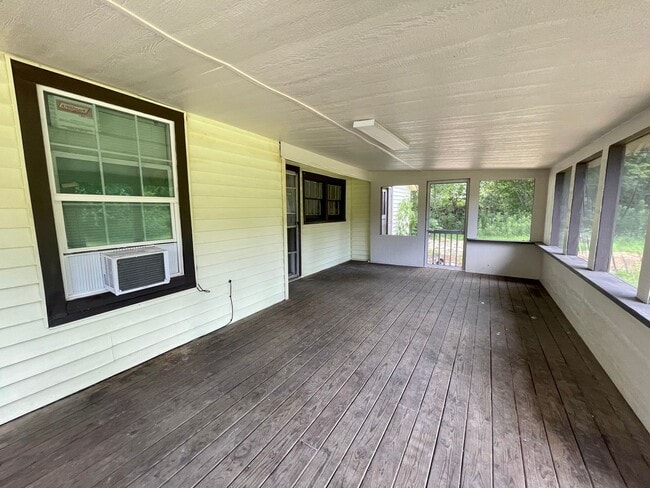 Building Photo - 475 Mitchell St