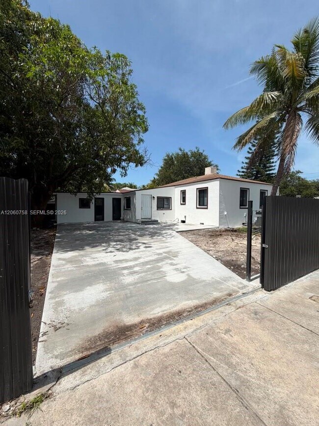 Building Photo - 5700 N Miami Ave