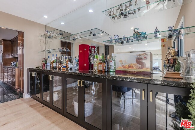 Building Photo - 2637 Angelo Dr