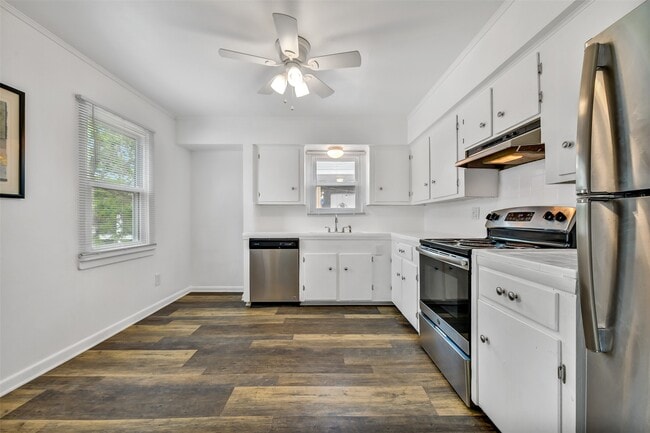 Building Photo - 123 The Strand