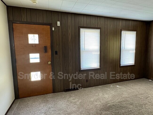Building Photo - 349 St Leger Ave