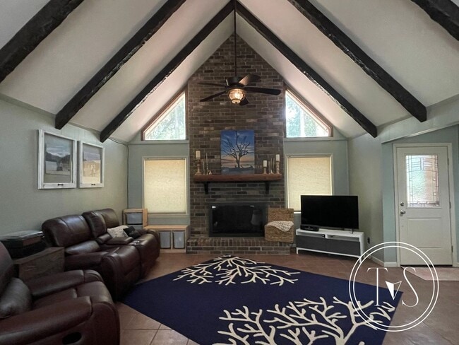 Building Photo - RATE DROP ALERT! (was $2800/month)
