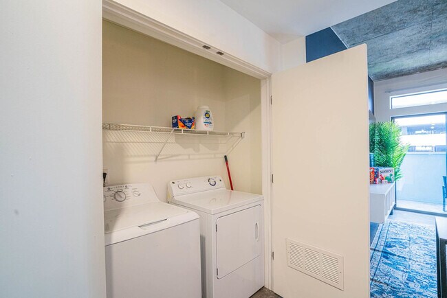 Building Photo - 888 N 4th St