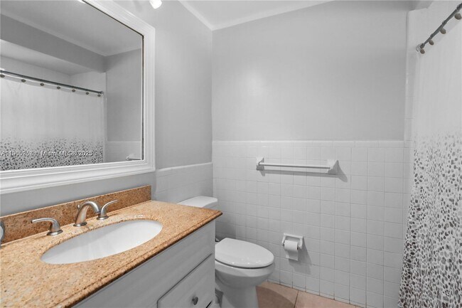 Building Photo - 2420 SE 17th St