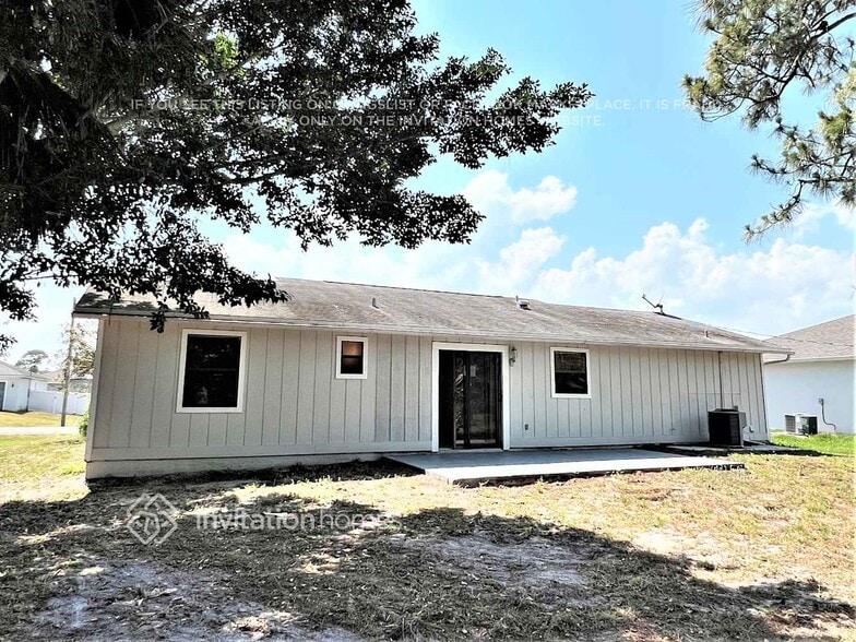 Building Photo - 555 NW Conover St