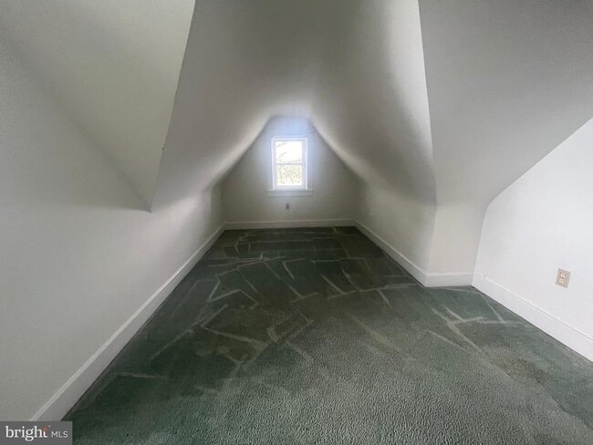 Building Photo - 10924 Buchanan Trail E