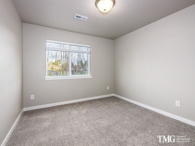 Building Photo - Newer Townhome in Minnehaha w/ 3 Bedroom 2.5 Bath!