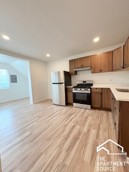 Primary Photo - 3140 N Kimball Ave