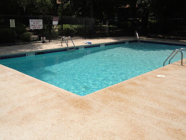 Building Photo - 2BD / 2BA Newly Remodeled 2 bed / 2bath Condo with Community Pool, close to Truman Pkwy!