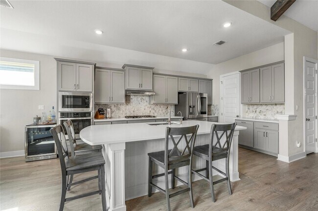 Building Photo - 533 Mallow Rd