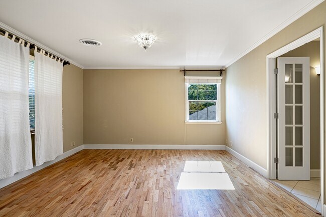 Building Photo - 1601 77th Ave NE