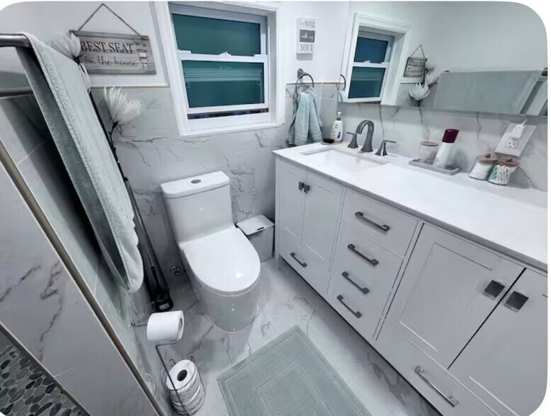 Building Photo - 310 15th Ave SW