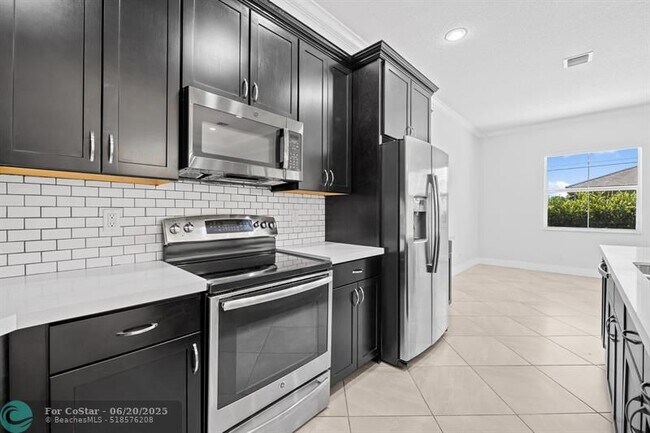 Building Photo - 6412 SW 55th Pl