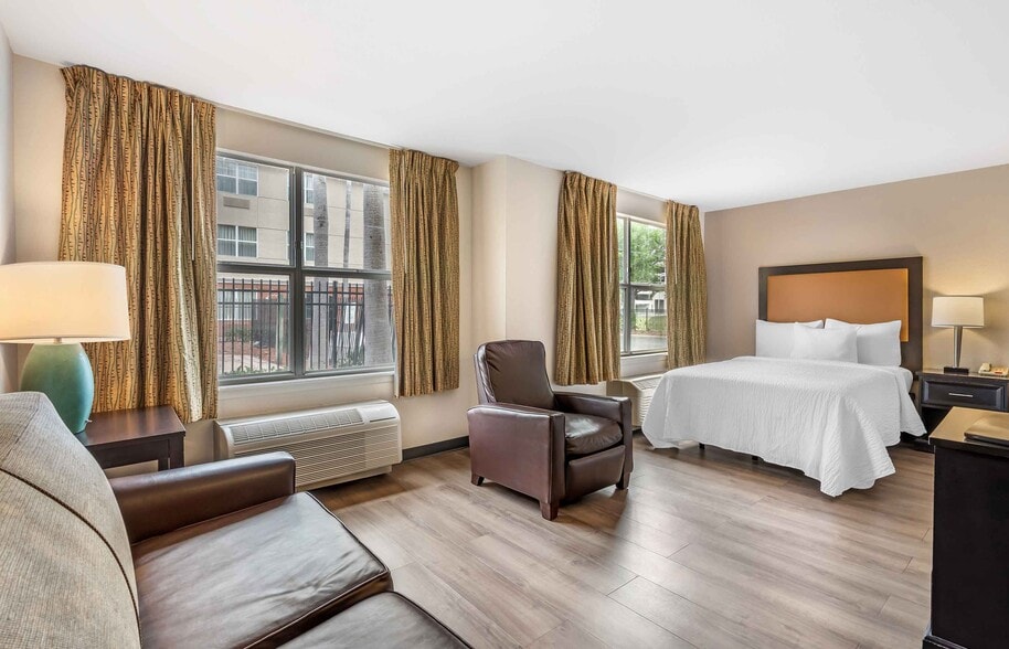 Building Photo - Furnished Studio-Tampa - Airport - N. Westshore Blvd.