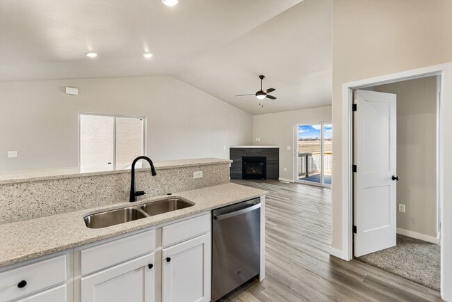 Building Photo - 3 BR Split Foyer