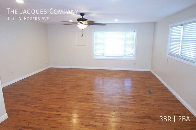 Building Photo - Two Large Living Areas in this 3 Bedroom 1...