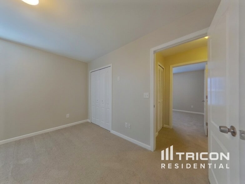 Building Photo - 188 Longwood Crossing