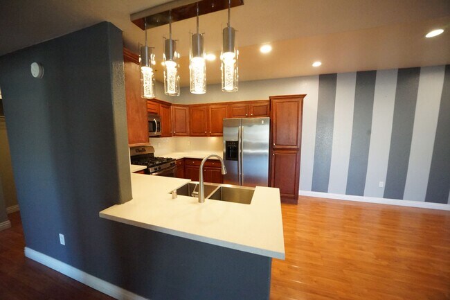 Building Photo - 2291 W Horizon Ridge Pkwy