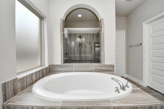 Building Photo - 6022 Daggerwing Wy