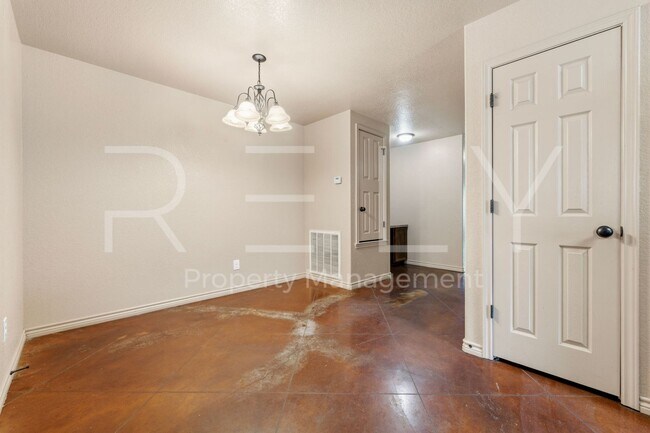 Building Photo - PM1-TEMP603 W Karey Dr