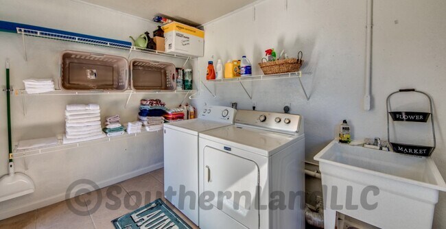 Building Photo - 11594 1st Ave