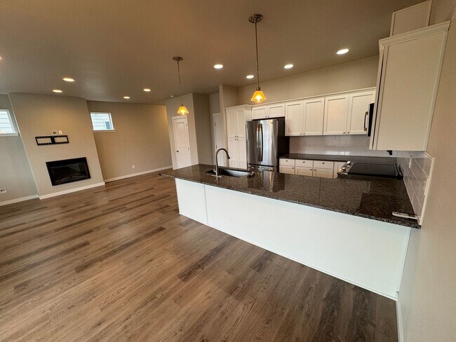 Building Photo - Stunning 3-Bedroom Home with Modern Comforts in a Quiet Neighborhood