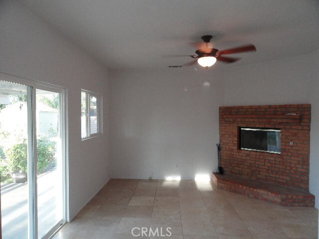 Building Photo - 851 W Kendall St