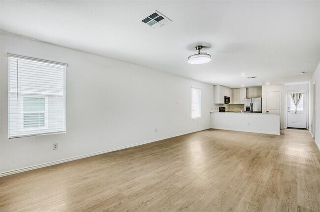 Building Photo - 206 Kings Row Ln