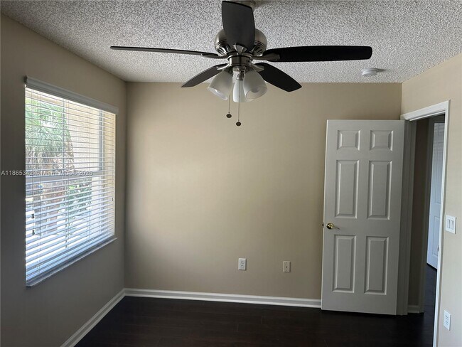 Building Photo - 4955 SW 166th Ave