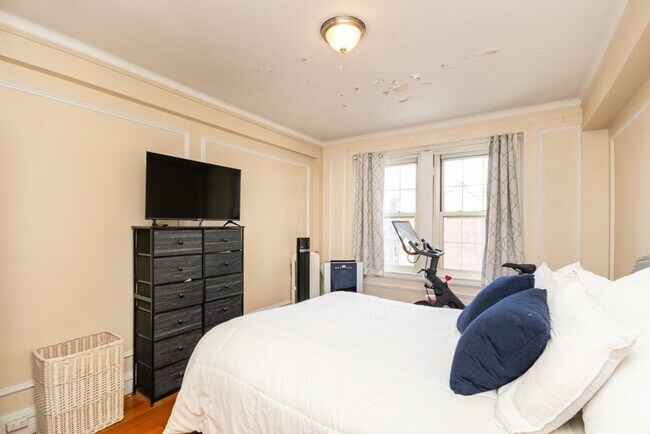 Building Photo - 1450 Beacon St