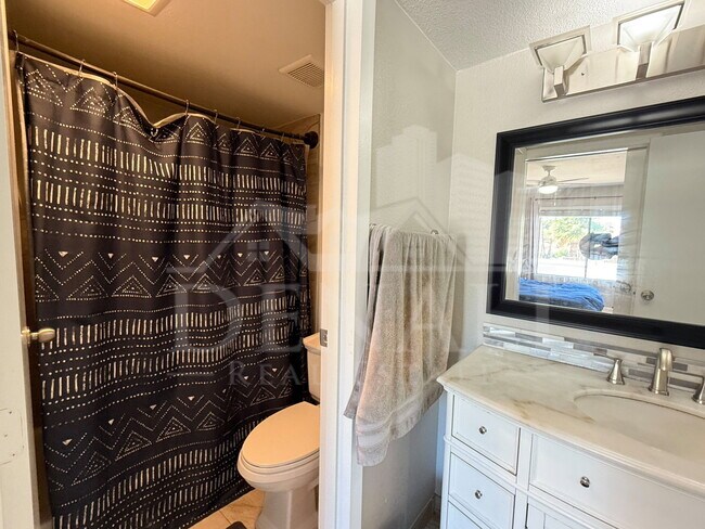 Building Photo - 7920 E Arlington Rd